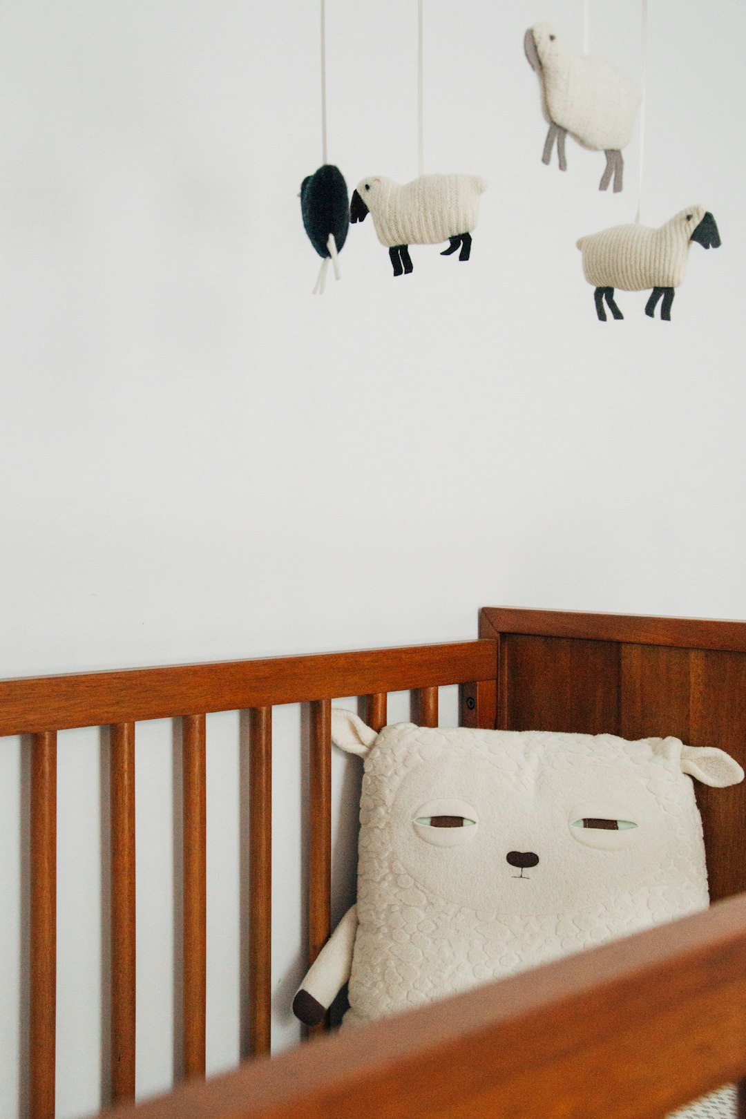 crib-with-sheep-pillow-and-crib-mobile-e1q-zczduuq